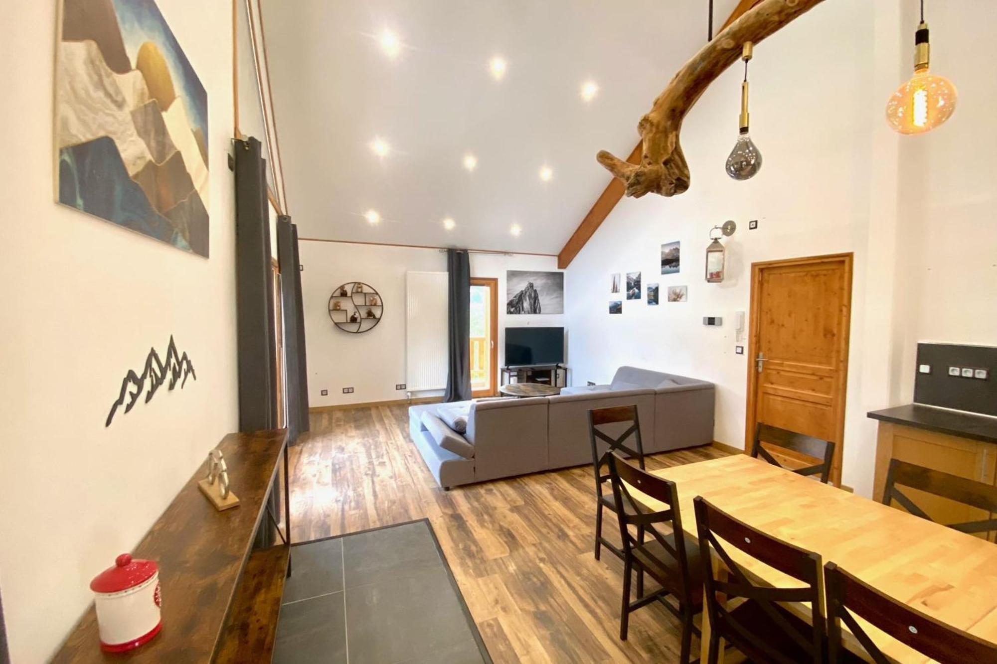 220M Apartment With Terrace For 14 People Saint-Jean-de-Maurienne Exteriör bild