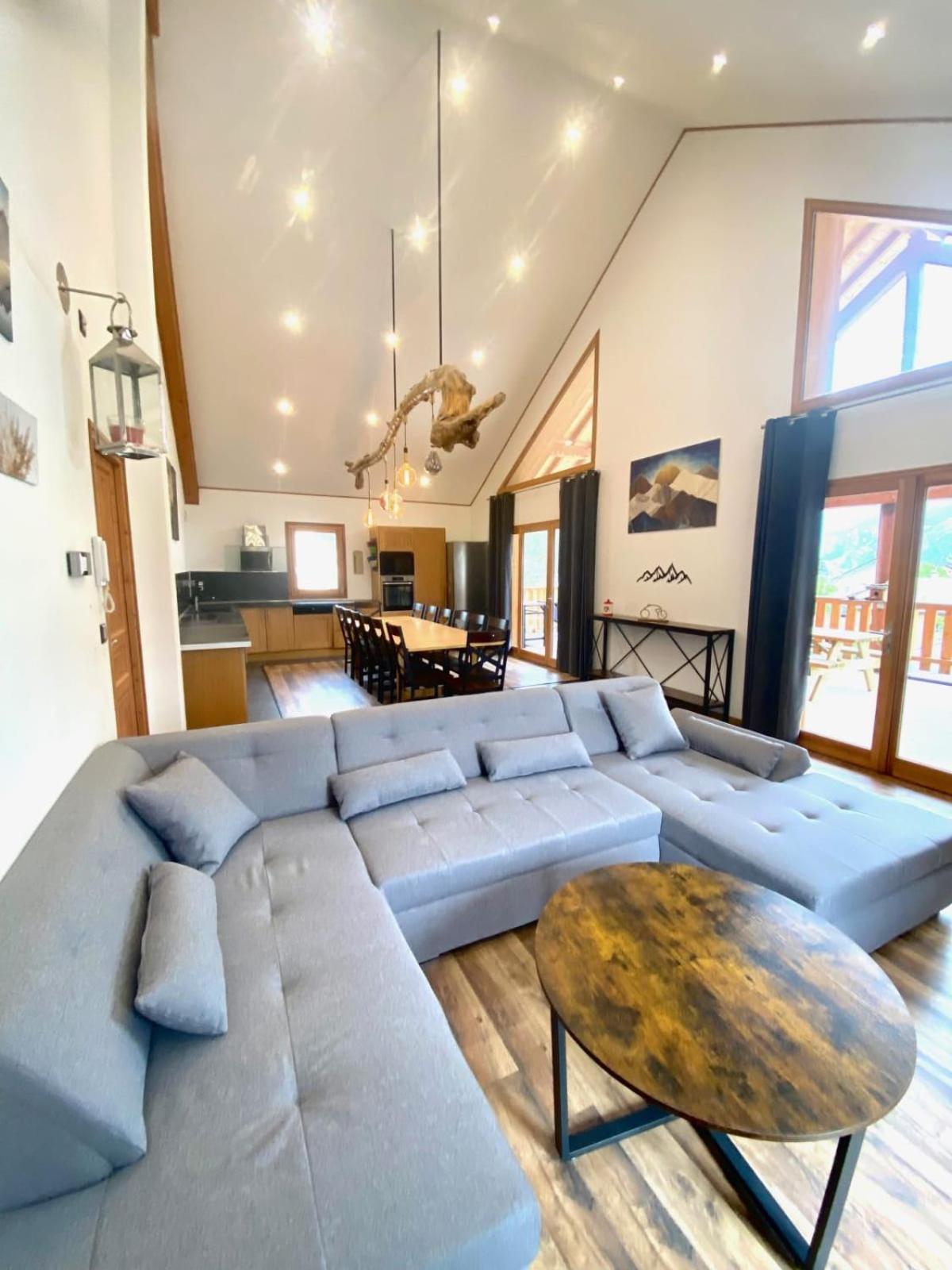 220M Apartment With Terrace For 14 People Saint-Jean-de-Maurienne Exteriör bild